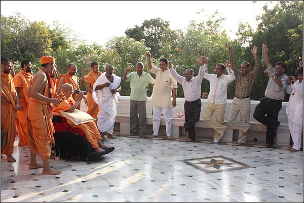 I have met a pure guru Pramukh Swami Maharaj 