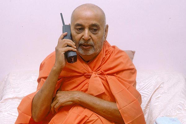 with-swamishri-490-a-memorable-phone-call